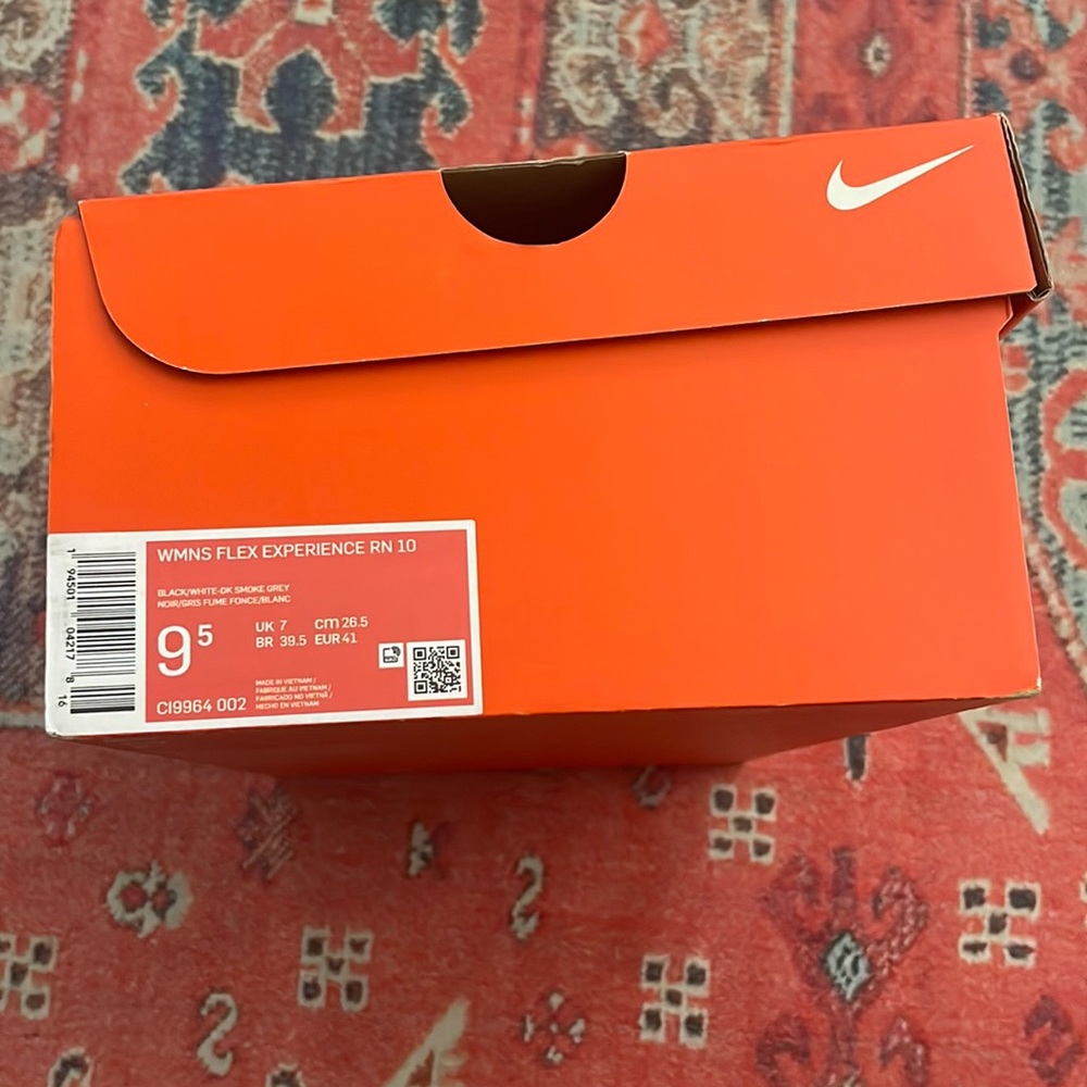 NEW Nike Women’s Flex Experience Run 10